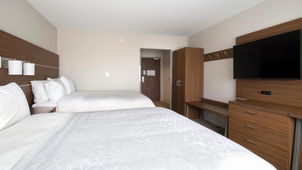 Holiday Inn Express & Suites Racine Main image