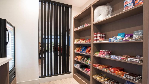 Holiday Inn Express & Suites Racine image 17