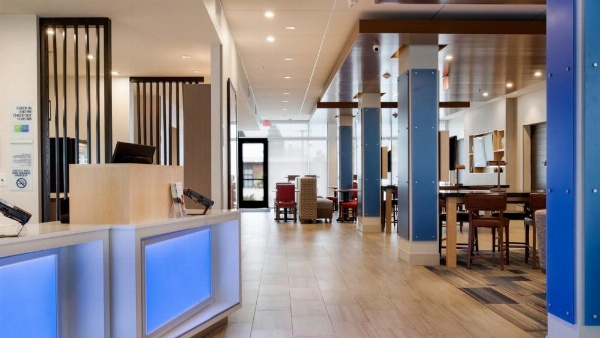 Holiday Inn Express & Suites Racine image 26