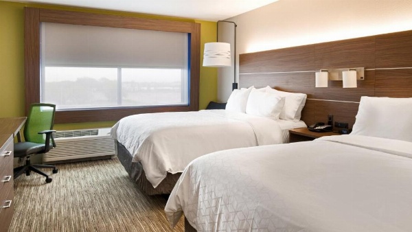 Holiday Inn Express & Suites Racine image 30